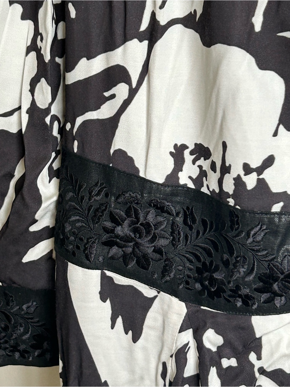 Authentic ÖRÖKSÉG Hungarian Hand Made Design Black White Lace maxi Dress - Picture 2 of 5